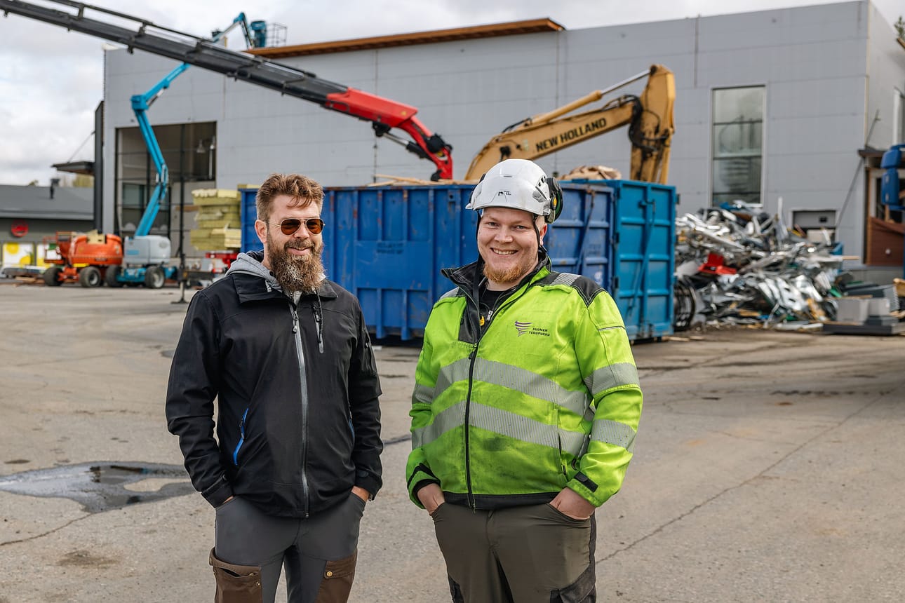 Kohteen myynnistä vastannut Markku Nikupeteri sekä työmaan työnjohtaja Tomi Mäkinen kertovat, että kiinnostus materiaalien ja kohteiden uusiokäyttöön on selkeässä kasvussa.