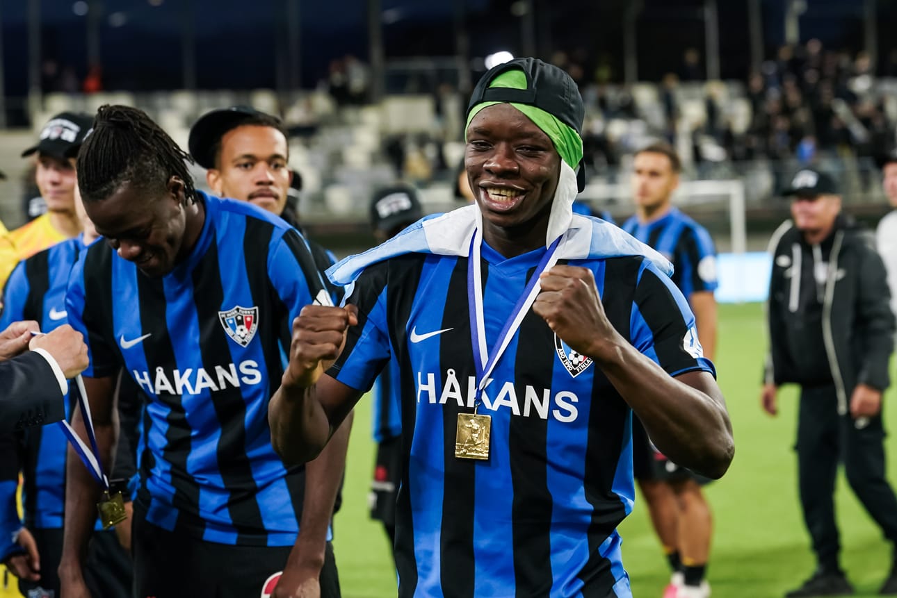 Interin Alie Conteh otti ilon irti.