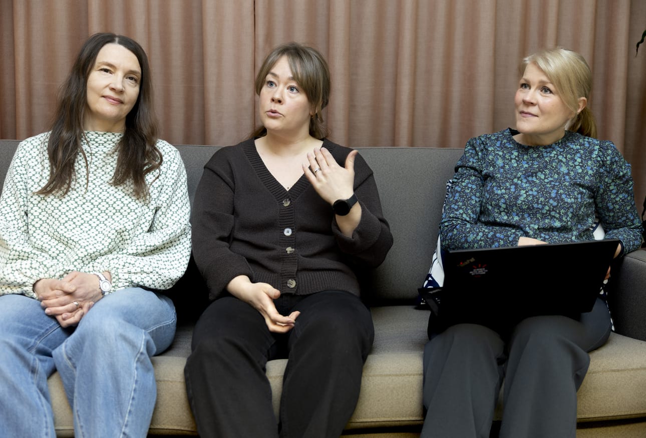 Kirsi Valta-Hulkkonen (vas.), Eerika Virranmäki ja Anne Pellikka ovat kiinnostuneet ajattelutaidoista. Korkeampien taitojen kehittäminen vaatii pohjakseen alempien taitojen hallinnan.