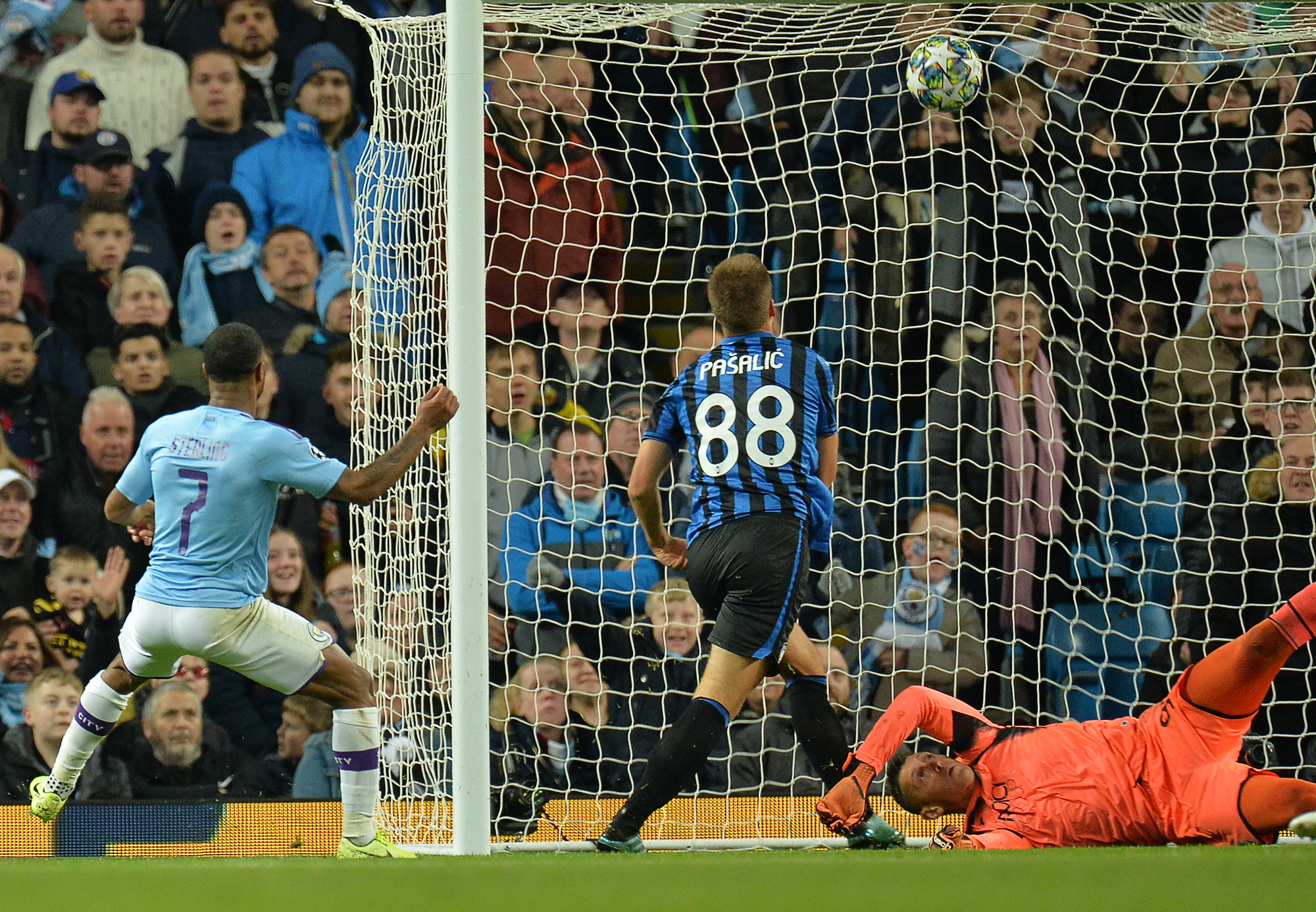 Sterling ja Mbappe nautiskelivat hattutemput – City, PSG ja Tottenham osuivat viidesti