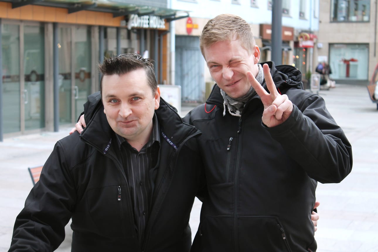 Kimmo Salonpää (vas.) ja Mikko Ryytty soittavat oululaisille positiivista menomusiikkia. Omassa ohjelmassaan puhekaksikko juttelee kuuntelijoiden kanssa ja pohtii paikallista elämää.