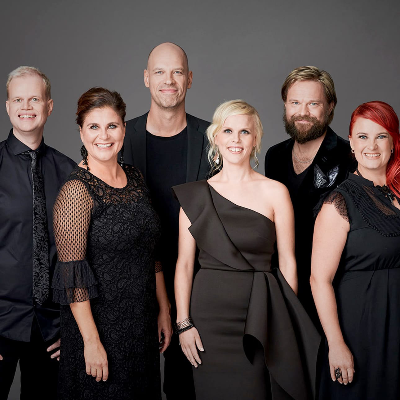Rajaton keikkailee Madetojan salilla sun-nuntaina. Yhtyeeseen kuuluvat Ahti Paunu (vas.), Essi Wuorela, Jussi Chydenius, Aili Ikonen, Hannu Lepola ja Soila Sariola.