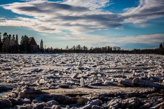 Jääsahaukset ehkäisevät pahimpien jääpatojen muodostumista. Arkistokuva.