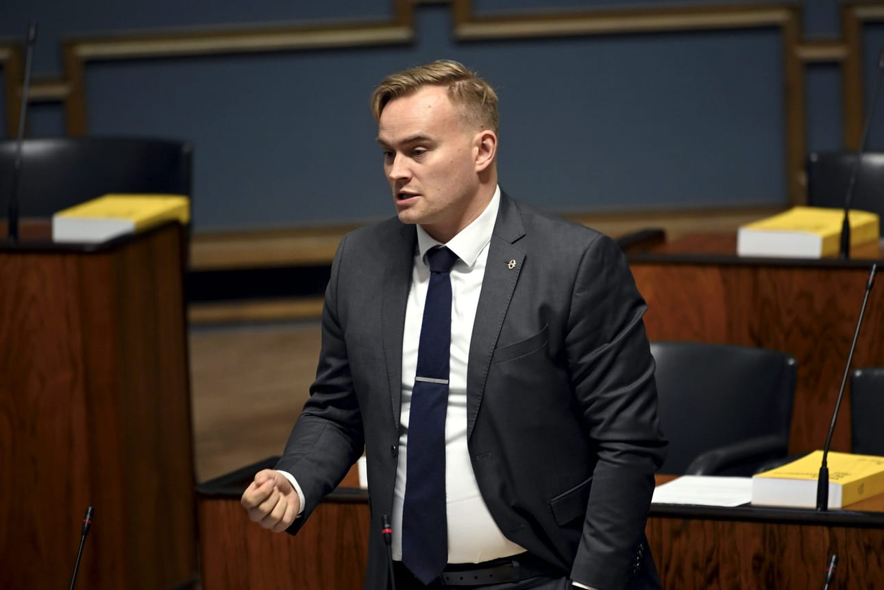 Vihreiden eduskuntaryhmää johtava Atte Harjanne katsoo, että maa- ja metsätalousministeriön toiminnot voisi sulauttaa osaksi työ- ja elinkeinoministeriötä ja ympäristöministeriötä. LEHTIKUVA / MARKKU ULANDER