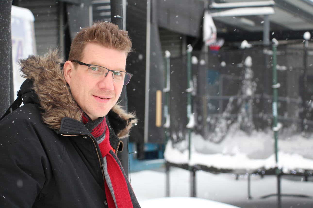 Tarmo Sallinen on ollut yli puolet elämästään tekemisissä trampoliinien kanssa. Nykyään hän vie niitä Suomesta muun muassa Yhdysvaltoihin.