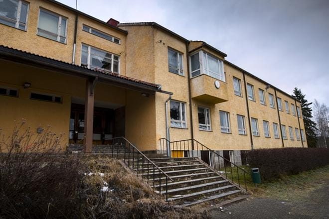 Pitkään käyttämättömänä ollut Liuhtarin koulu Lapualla puretaan ja tilalle rakennetaan uusi koulu. KUVA: MATTI HAUTALAHTI/ARKISTO