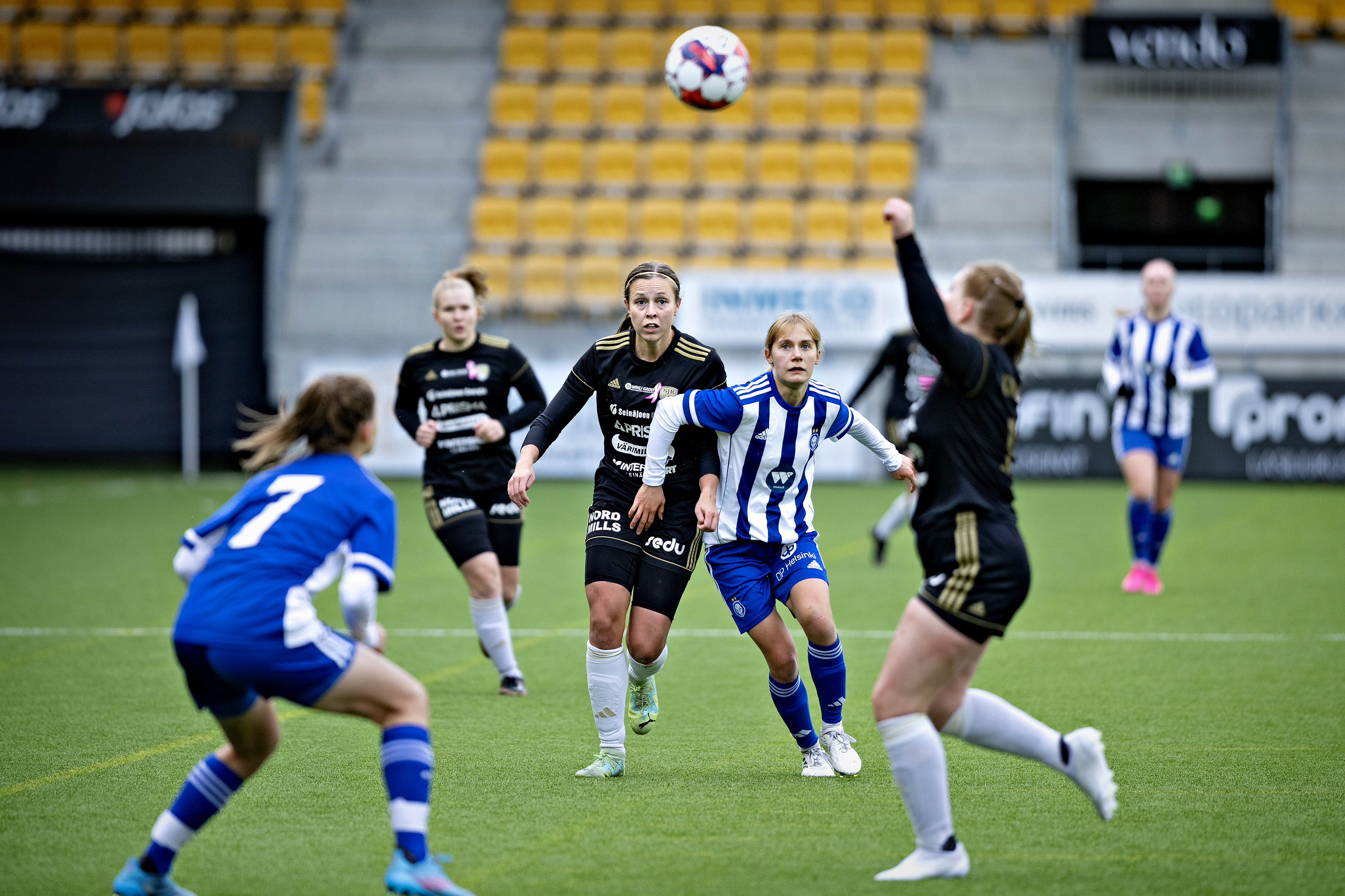 VPS:n ihmekiri jäi ilman palkintoa, HJK:n liigapelaajat olivat liikaa SJK:lle – "Katkeruus varmaan paistaa minusta"