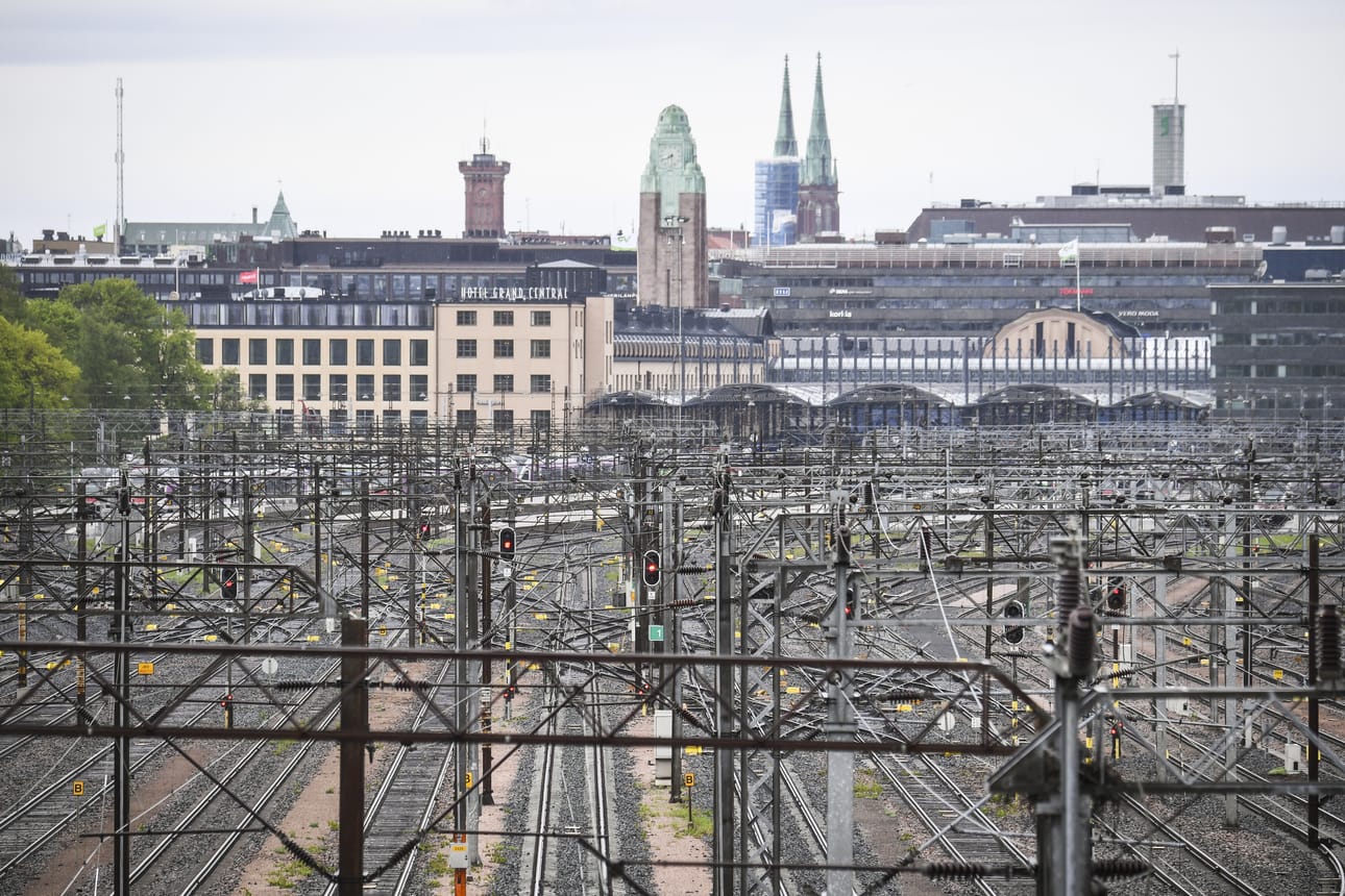 Työttömyysaste on Helsingissä reilut 10 prosenttia. Etenkin matkailun vähentyminen näkyi pääkaupunkiseudun monien palvelutyöpaikkojen vähentymisenä pandemian pahimpana aikana.