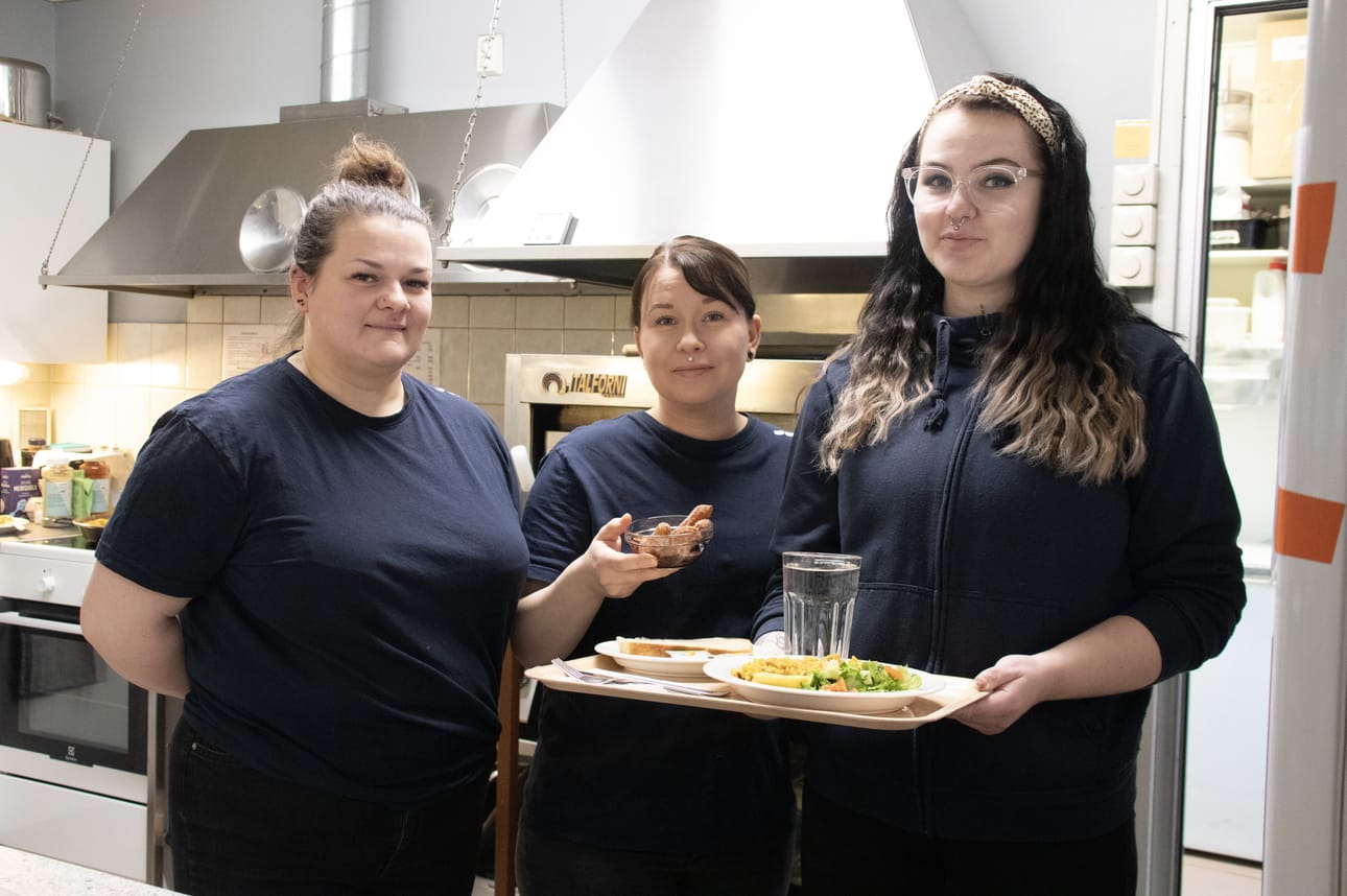Kestilän Seolla on kokattu lokakuusta alkaen jokaisen kuukauden ensimmäisenä perjantaina makuja maailmalta -lounasta. Marraskuun alkaessa Jenni Karioja, Jenni Vesikukka ja Ninna Heikkinen toivat tarjolle espanjalaisia makuja. Joulukuussa vietetään Italia-ruokapäivää.