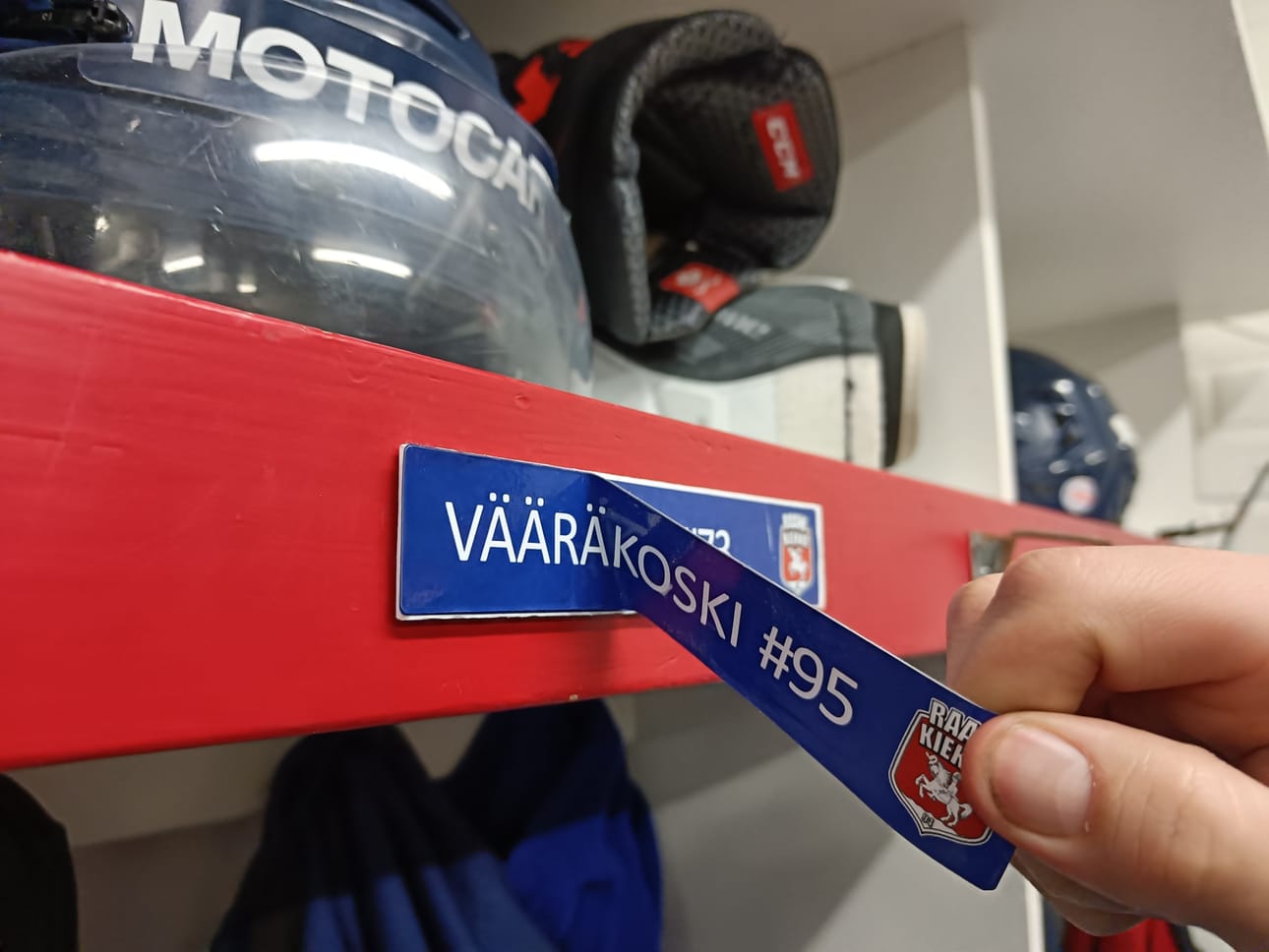 Teemu Vääräkoski kävi viime viikolla irrottamassa oman nimikylttinsä Raahe-Kiekon kopista.