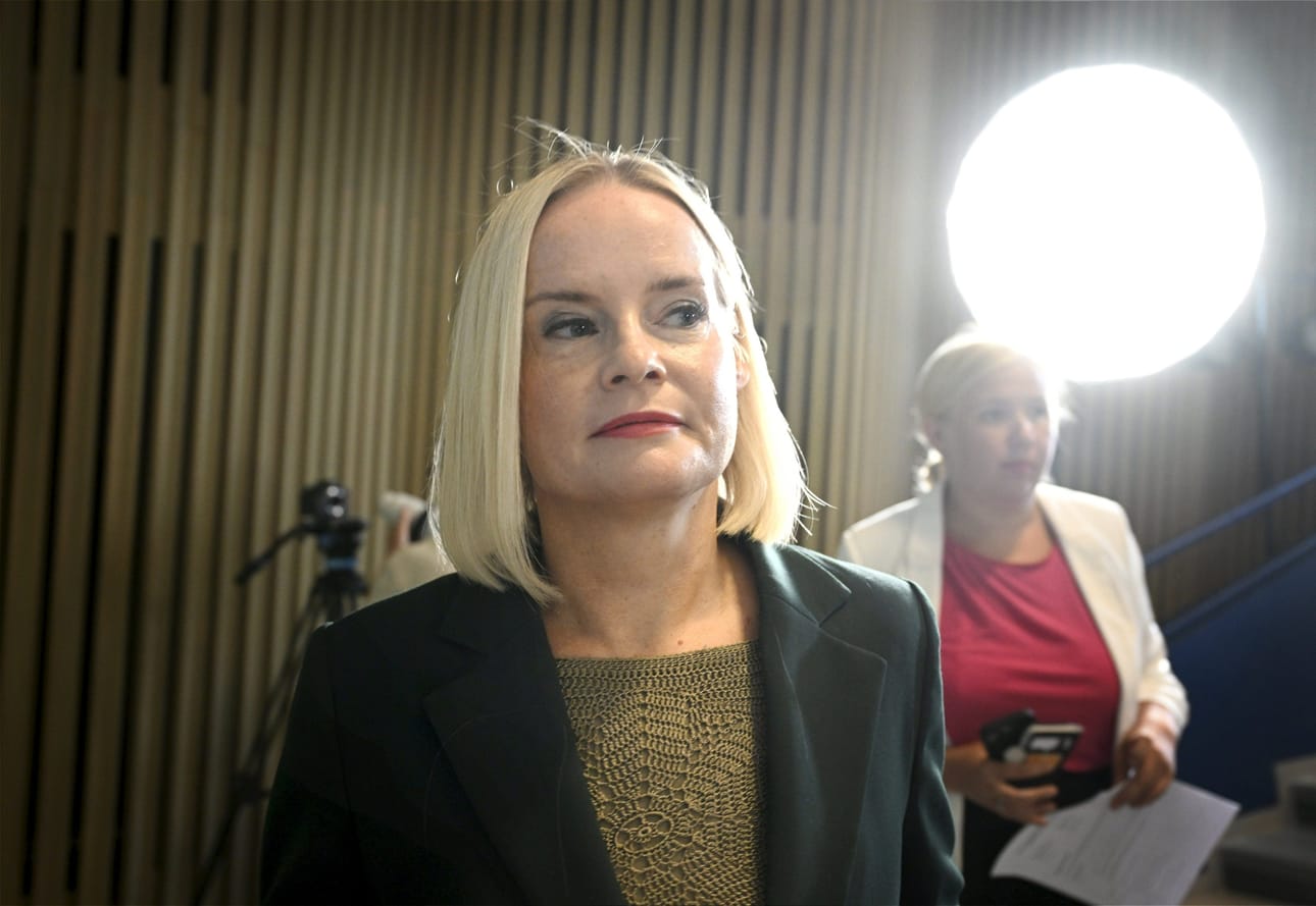 Perussuomalaisten puheenjohtaja, valtiovarainministeri Riikka Purra kritisoi Ykkösaamussa etenkin sitä, että maahanmuuttajaryhmille tarjotaan verovaroin heidän omaa kieltään ja kulttuuriaan ylläpitäviä palveluita. Arkistokuva. LEHTIKUVA / Markku Ulander