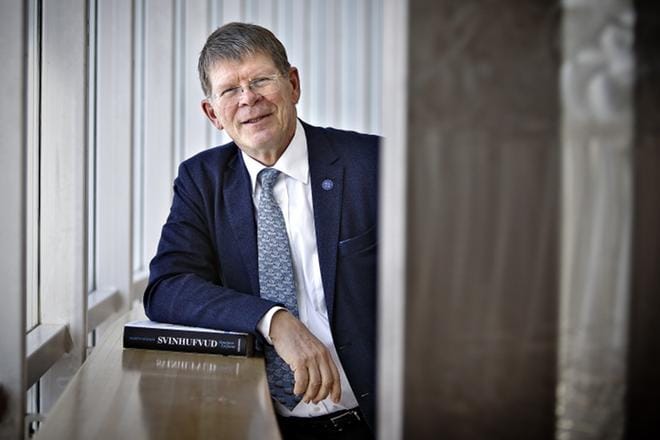Professori Martti Häikiö pitää juhlaesitelmän Santeri Alkiosta itsenäisyysmiehenä torstai-iltana Laihian nuorisoseuralla. KUVA: TOMI KOSONEN