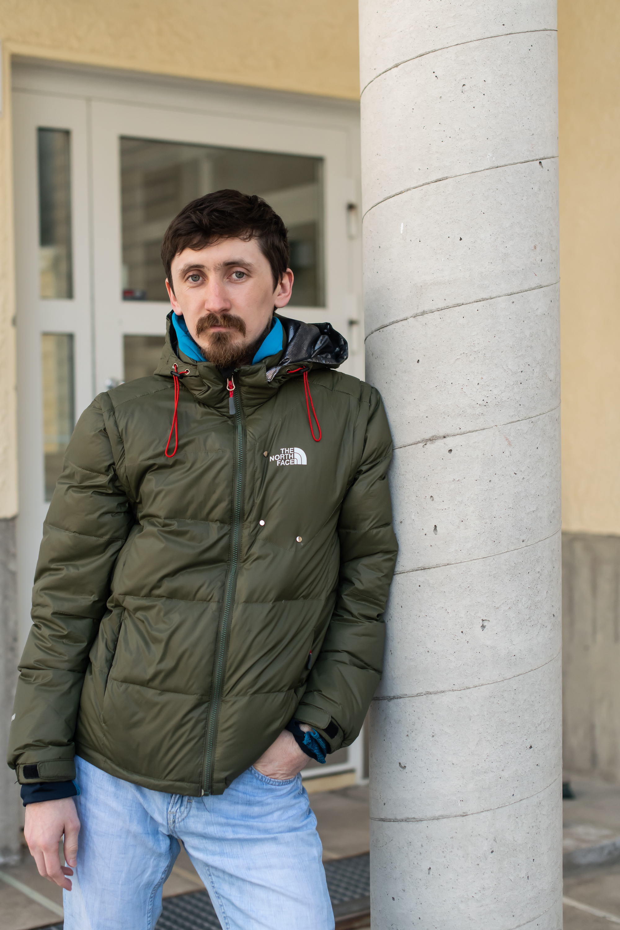 Andrei jäi yksin koronakriisin tyhjentäneeseen Kuusamo-opiston asuntolaan ja teki valokuvauksen päättötyönsä karanteenista – opiston kurssit sujuvat nyt etänä: "Oppimismielessä positiivinen kokemus"