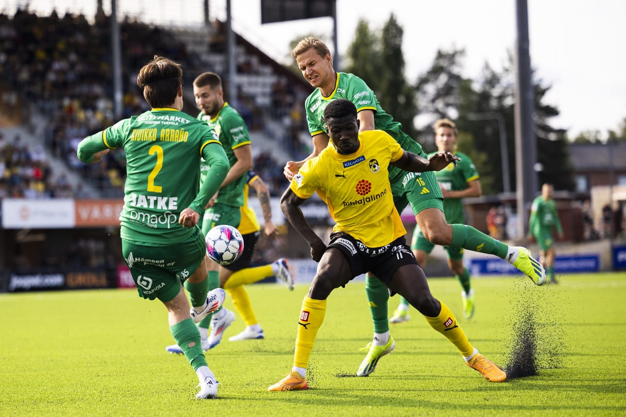 Kuopion Palloseura, Tampereen Ilves ja Helsingin Jalkapalloklubi ratkovat miesten jalkapalloliigan mestaruuden. Kuvituskuva. LEHTIKUVA / Matias Honkamaa