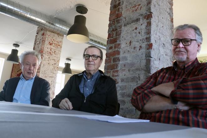 Lauri Laurila, Jari Mäki-Rahkola ja Mikko Yli-Pentilä haluavat nostaa kissan pöydälle Kauhajoen kaupungin hallinnon toiminnasta. Kuntalaisia ei heidän mielestä kuulla. KUVA: JORMA HAVULA