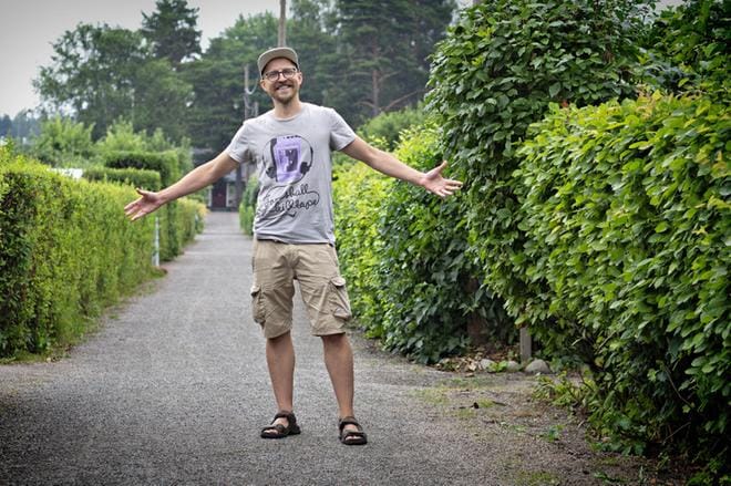 Ariel Neulaniemi toivoo ihmisille rohkeutta tutustua toisiinsa avoimesti. KUVA: SUVI TUOMISTO