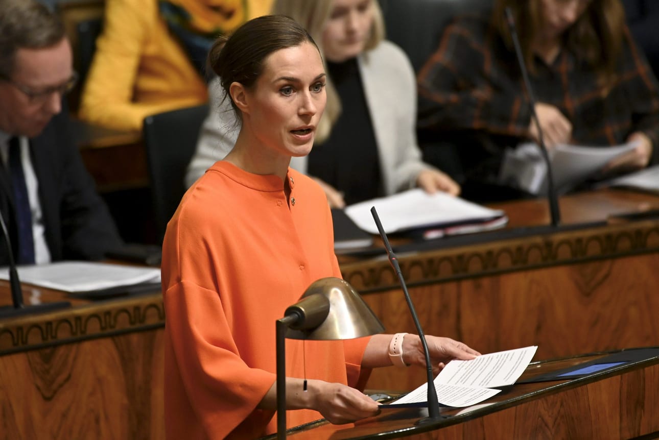Pääministeri Sanna Marin korosti eurooppalaista yhteistyötä vastatessaan välikysymykseen. LEHTIKUVA / Emmi Korhonen