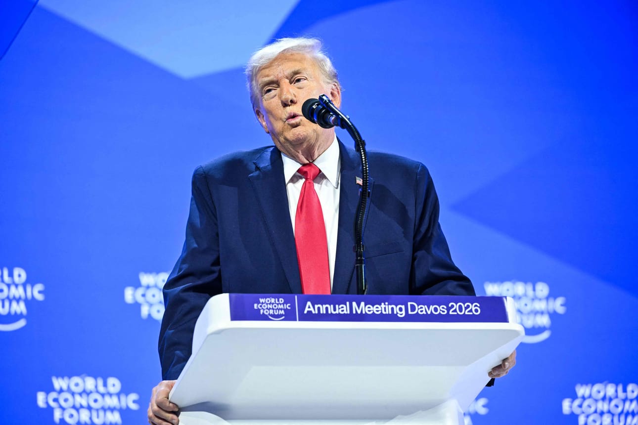 Presidentti Donald Trump kertoo peruvansa uhkaamansa tullikorotukset.