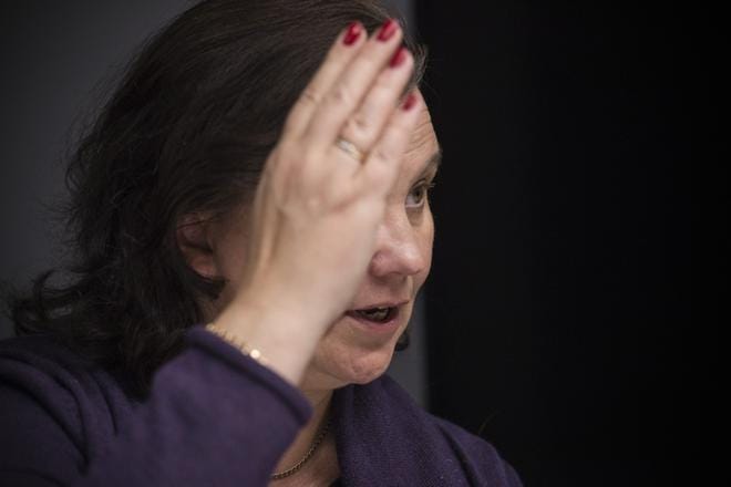 Hybridiosaamiskeskuksen tutkimusjohtaja Hanna Smith Helsingissä 21. joulukuuta. KUVA: EMMI KORHONEN