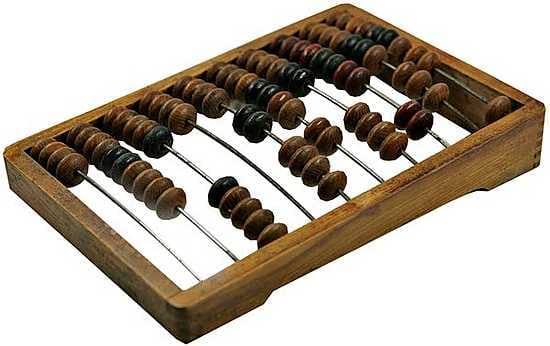 Lehtori Alli Huovinen houkutteli opiskelijoita matematiikan pariin yliopistonabipäivillä. Kuva on vuodelta 2003.