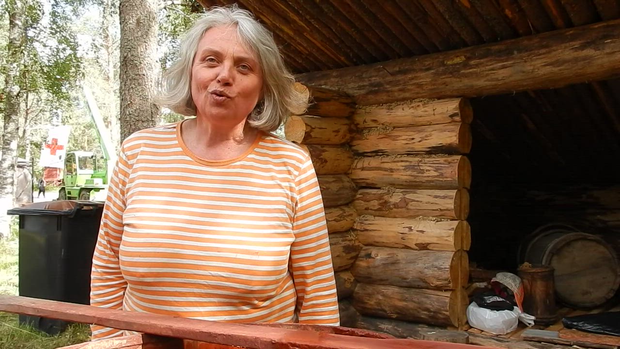 Osaatko keittää punamultamaalia? Pyhäjokinen Päivi Pyhäluoto tietää maalinkeitto-ohjeen, joka on peräisin 1700-luvulta