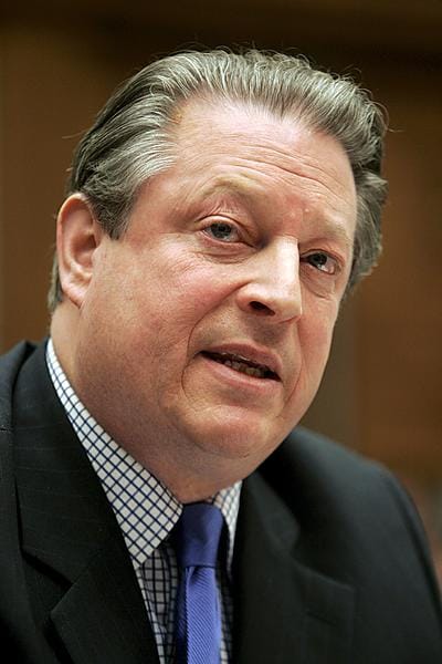 Al Gore on maailman ensimmäisen Oscar-palkinnon ja Nobelin rauhanpalkinnon voittaja.