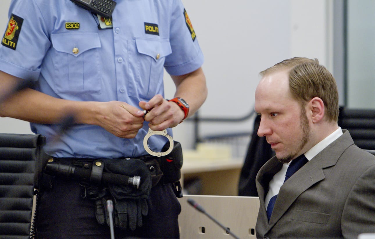 Norjalainen joukkomurhaaja Anders Behring Breivik kieltäytyi astumasta todistajanaitioon.