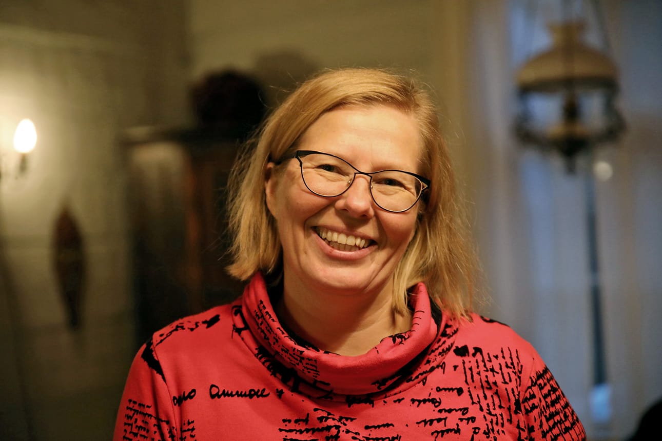 Eila Alamommon mukaan ihmiset selvästi nauttivat siitä, kun pääsevät tapaamaan toisiaan kasvotusten ja juhlan merkeissä.