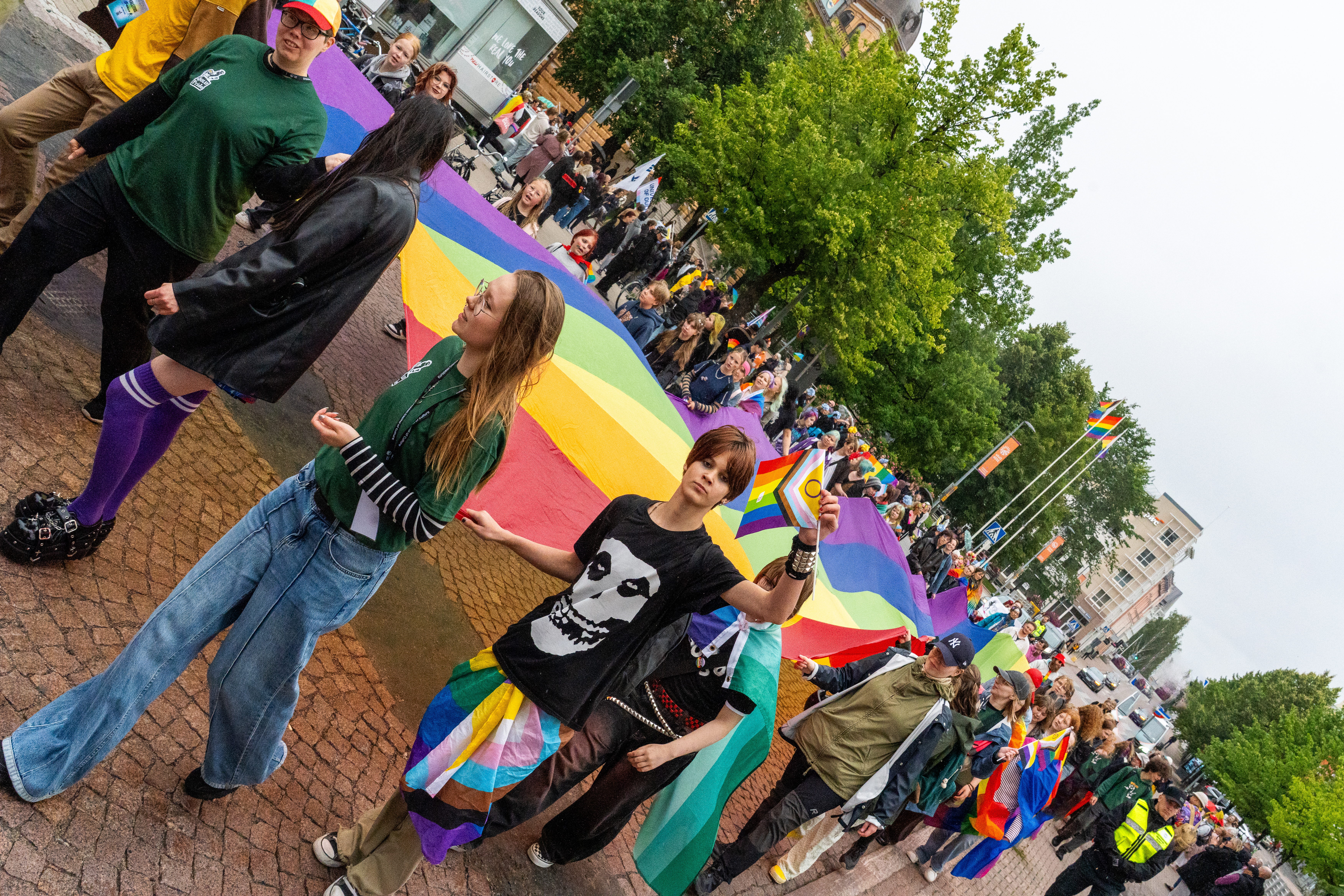 Oulu Pride huipentui tuhansien ihmisten kulkueeseen – "Oli äänekäs, ihana ja iloinen Oulua rakastava marssi"