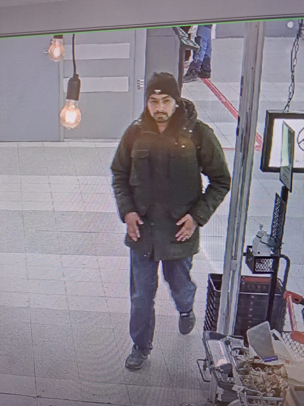 Kadonneella oli Pohjanmaan poliisin mukaan katoamishetkellä yllään todennäköisesti valvontakamerakuvassa näkyvä vaatetus. Arkistokuva.