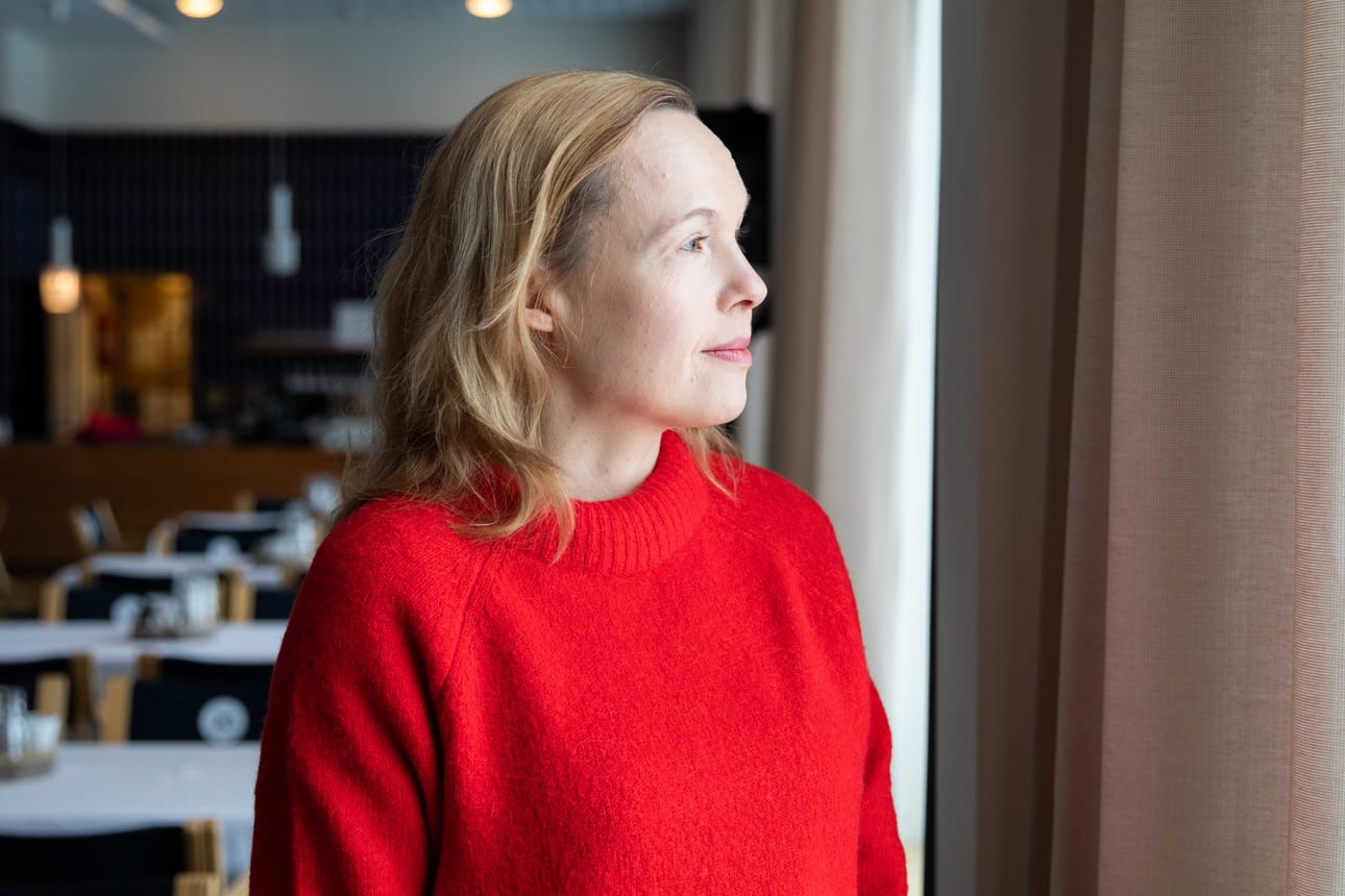 Yksi Rovaniemen Teatterin kevään esityksistä on paljon kehuttu draamakomedia Kuin ensimmäistä päivää. Pääosaa esittävä Helka Periaho on ollut erittäin innoissaan produktiosta ja sen ajankohtaisesta teemasta. ”Työryhmän yhteistyö on ollut poikkeuksellisen tiivistä.”