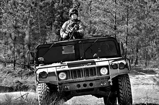 Amerikkalaisjoukkojen vuosia käyttämät Humvee-maastoautot ovat menossa vaihtoon. Niiden matala ja leveä rakenne on kuin luotu tienvarsipommien maalitauluksi.