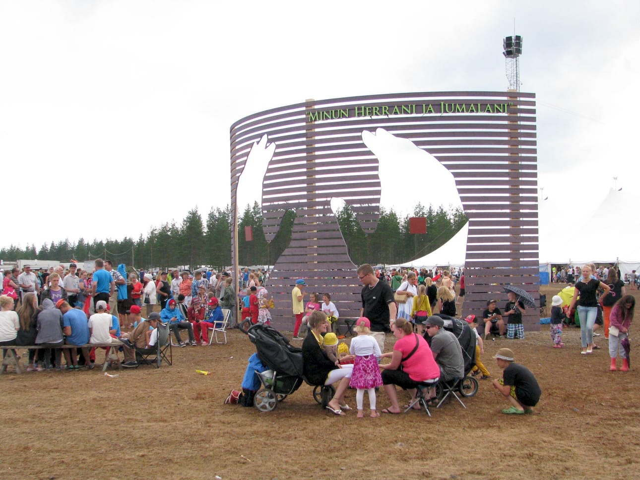 Suviseurat järjestettiin Pudasjärvellä viimeksi kesällä 2013. Nyt näyttää siltä, että seuraavan kerran seuraväki kokoontuu Pudas­järven lentokentälle kesällä 2023.