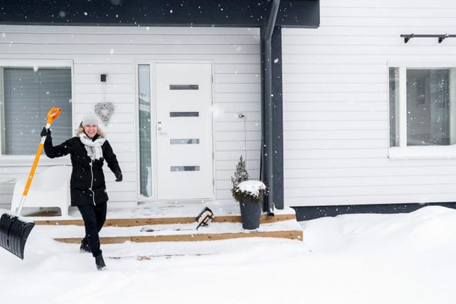 Jaana Sippola rakennutti itselleen ja tyttärelleen kodin Vuorekseen Tampereelle. Kun taloa on asuttu jo puoli vuotta, hän on yhä tyytyväinen ratkaisuunsa. KUVA: Ossi Ahola