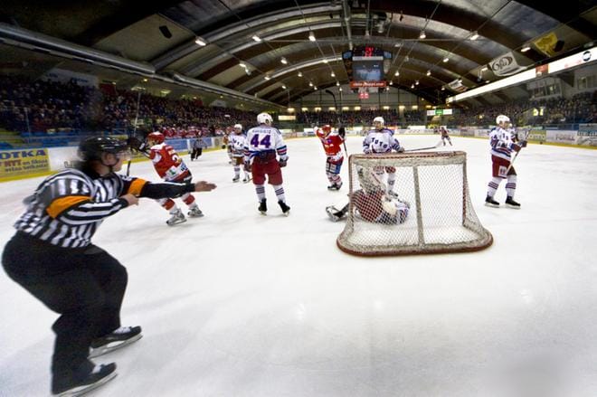 Kuparisaari oli täynnä, kun Sport kohtasi TuTon mestiksen puolivälierissä keväällä 2012. KUVA: EETU SILLANPÄÄ
