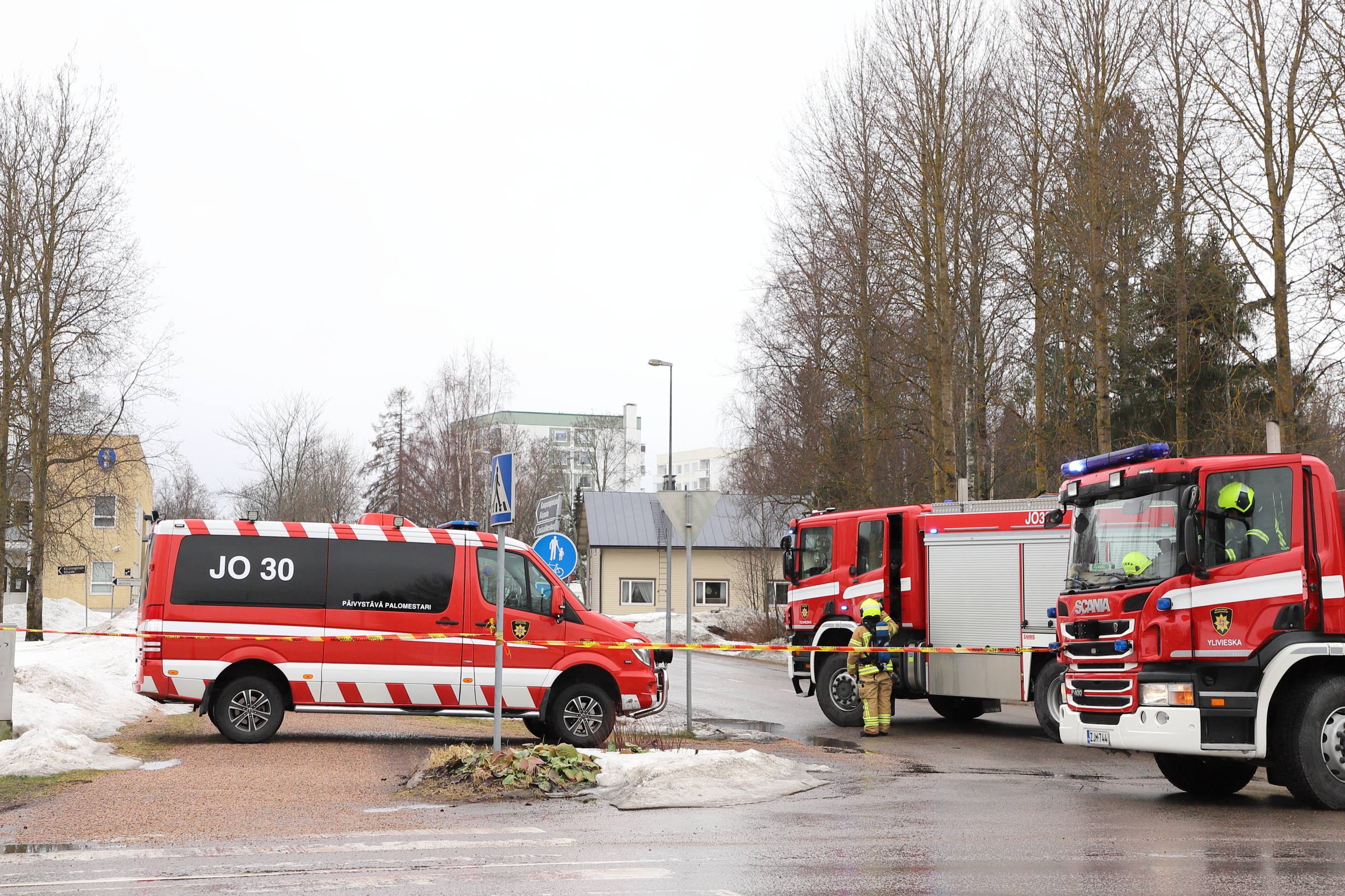 Ylivieskan poliisiaseman evakuointi on ohi: "Räjähteet ja käsikranaatit kuljetetaan hävitettäväksi"