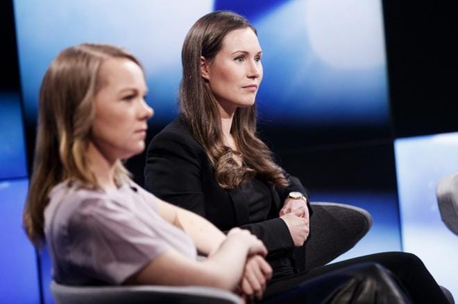 Keskustan puheenjohtaja, tuleva valtiovarainministeri Katri Kulmuni (vas.) ja tuleva pääministeri Sanna Marin (sd.) rakentavat luottamusta punamullan uudelle alulle. KUVA: LEHTIKUVA / RONI REKOMAA