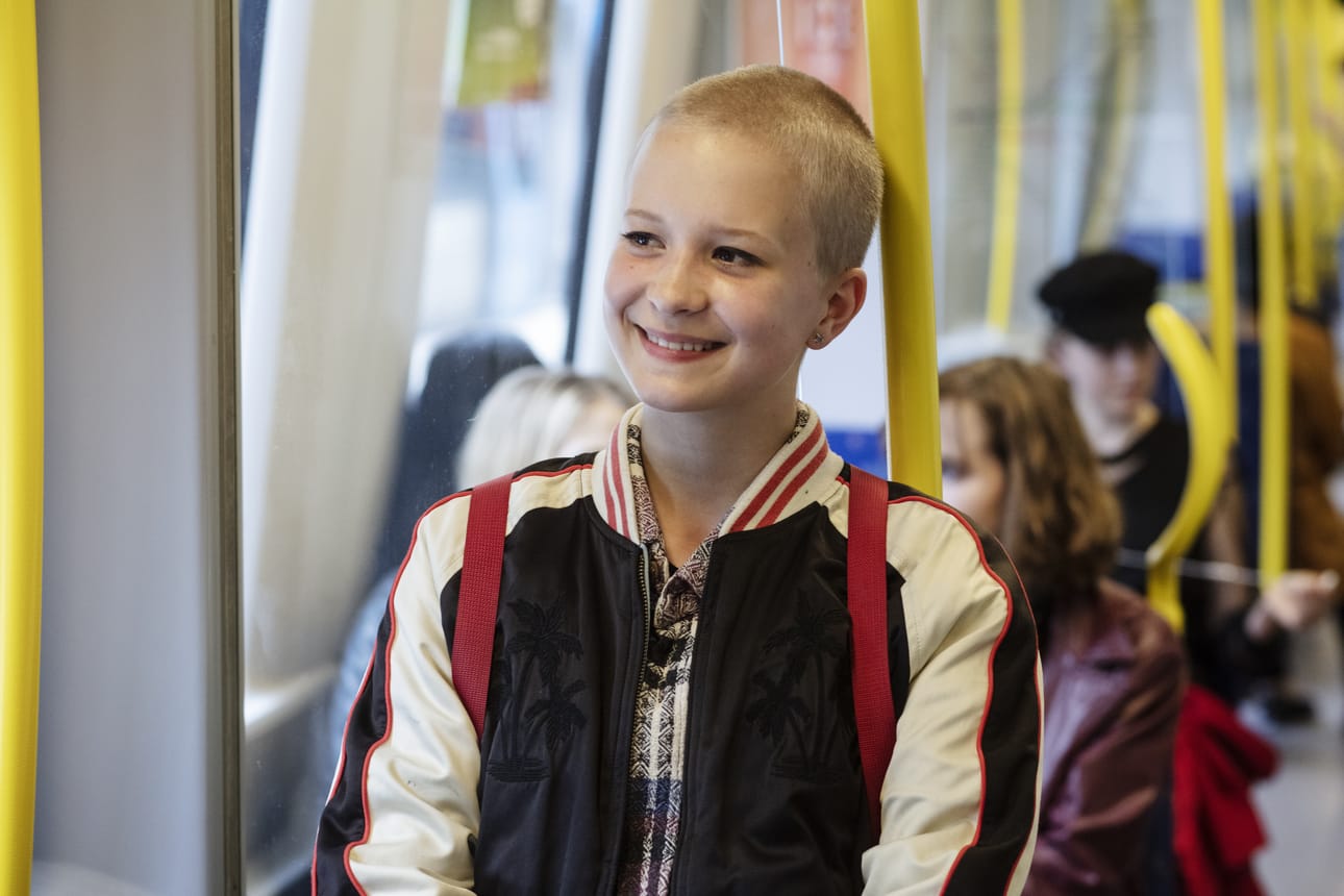 Sasha (Sigrid Johnson) on kohta 13 ja haaveilee stand up -koomikon urasta. Hän haluaa saada ihmiset nauramaan, erityisesti isänsä, joka itkee suihkussa, kun luulee, ettei kukaan kuule.