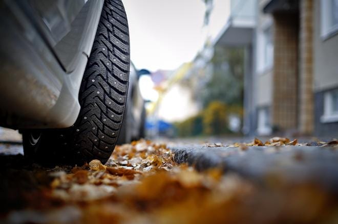 Autonrenkaat ovat kuumaa kamaa keväisin ja syksyisin, poliisi muistuttaa. Kuva: Tomi Kosonen