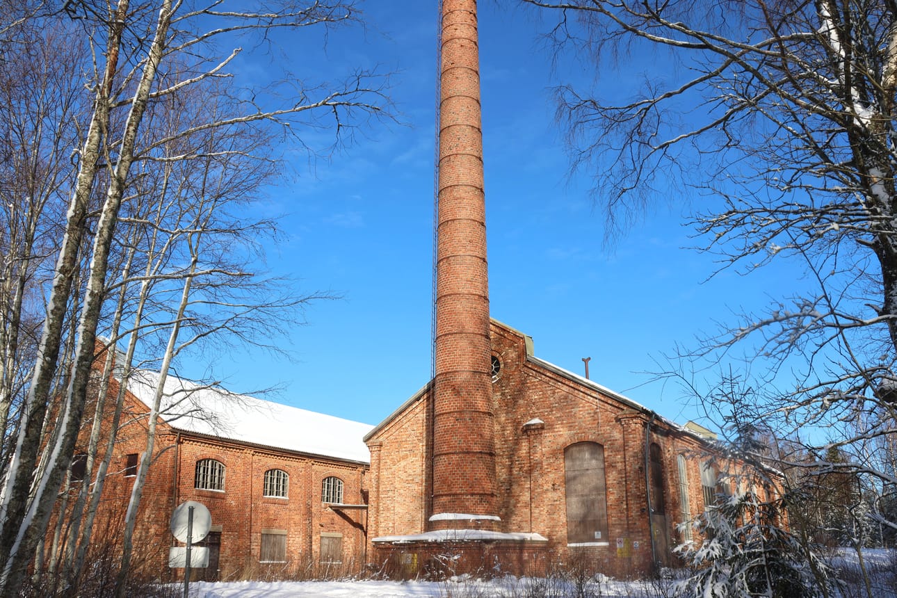 Pala Kaskisten historiaa häviää, kun tehdasrakennukset puretaan. Molemmat rakennukset valmistuivat vuonna 1918.