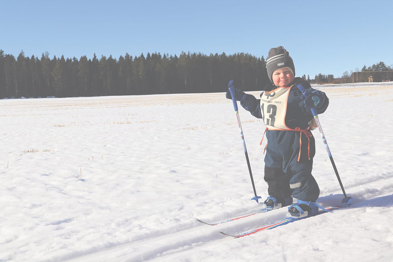Lähiliikuntapaikkojen kehittämiseen halutaan kyläläiset mukaan. Arkistokuva Ketunmaan Piippuhiihoista.