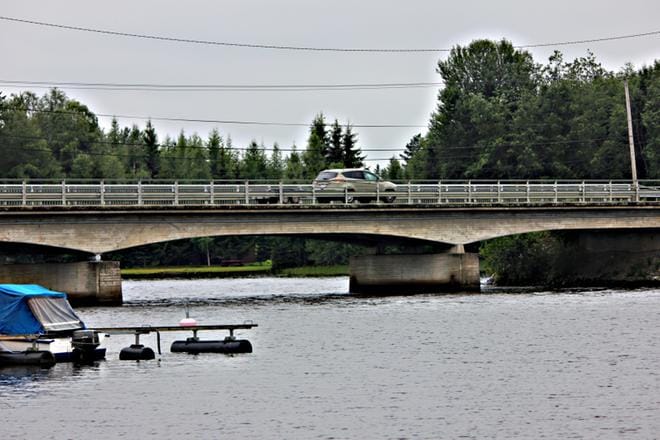 Lehtimäen Suninsalmen piha-alueella on luvassa kyläläisille ainakin lättykahvila ja peräkonttikirppis Avoimet kylät -päivässä. Arkistokuva: Reijo Heikkilä.