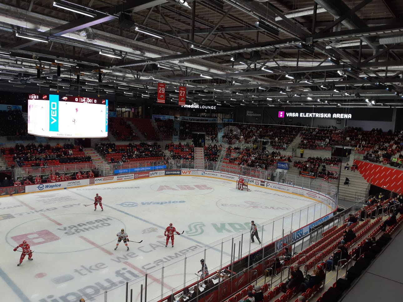 Sport kohtasi keskiviikkona Vaasassa KooKoon. Poissaolojen vuoksi kokoonpanossa oli kaksi lainapelaajaa.