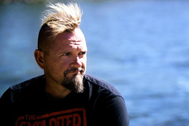 Vain elämää -ohjelmassa mukana oleva Klamydia-solisti Vesa Jokinen on tehnyt musiikkia lähes koko elämänsä ajan. Ensimmäisen kappaleensa hän kirjoitti 12–13-vuotiaana. ARKISTOKUVA: OUTI NEUVONEN