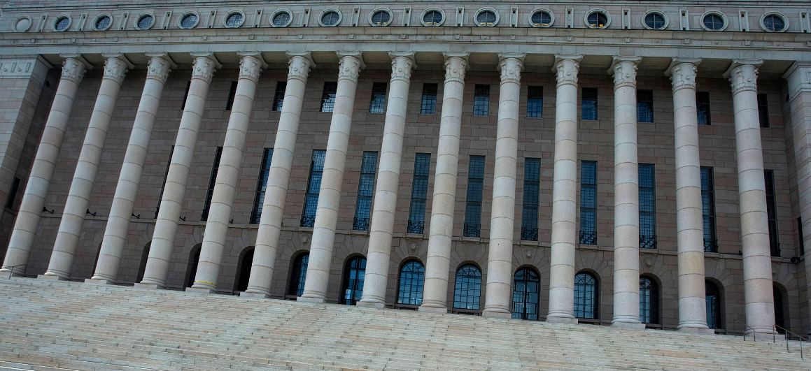 Kansanedustajat ovat valmiita nipistämään tuloistaan