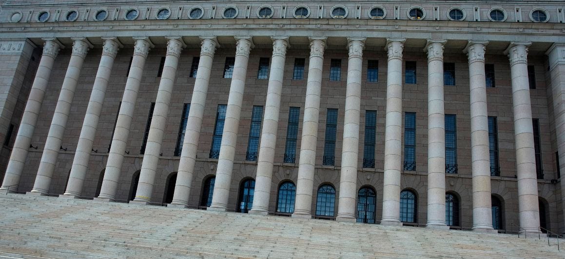 Yleistä kansalaisten palkka-alea ei kannata kukaan eduskuntaryhmien puheenjohtajista.