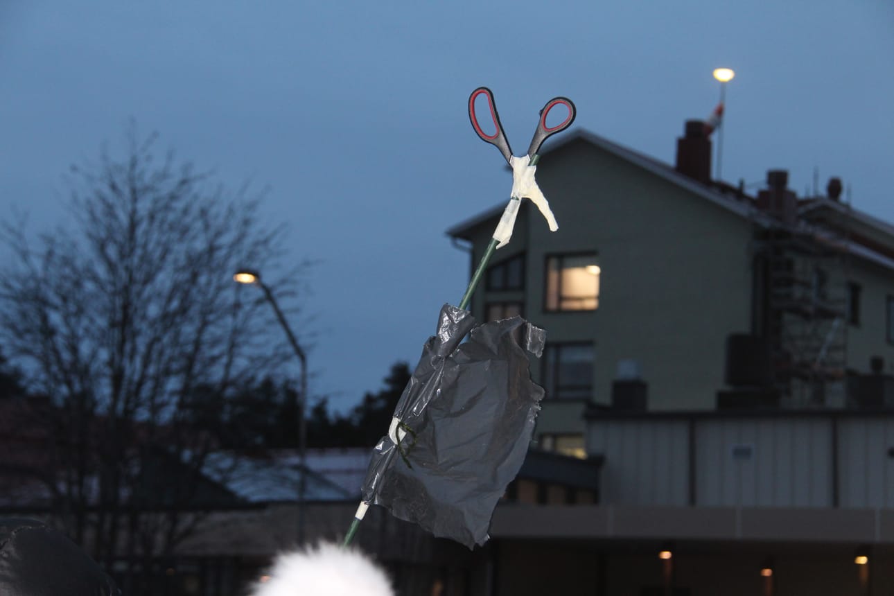 Leikkaussakset Oulaskankaan yllä. Oulaisten kaupunginhallituksen puheenjohtaja ja Keskustan Pohjois-Pohjanmaan piirin puheenjohtaja Marjut Suviaro purkaa mietteitään eduskunnan äänestyspäätöksestä.