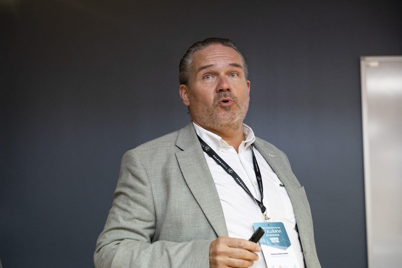 Amp Tankin edustaja Hannu Koivusalo kertoo, että Utajärven datakeskuksen rakentamisesta on tehty investointipäätökset ja suunnitelmat ovat paisuneet.