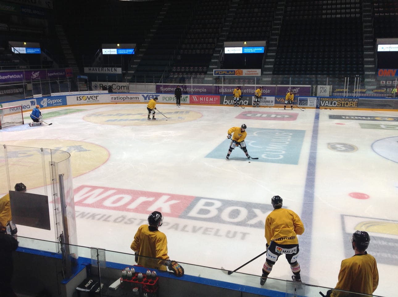 Kärpät treenasi aamujäillä kuviot kuntoon Liiga-avausta varten.