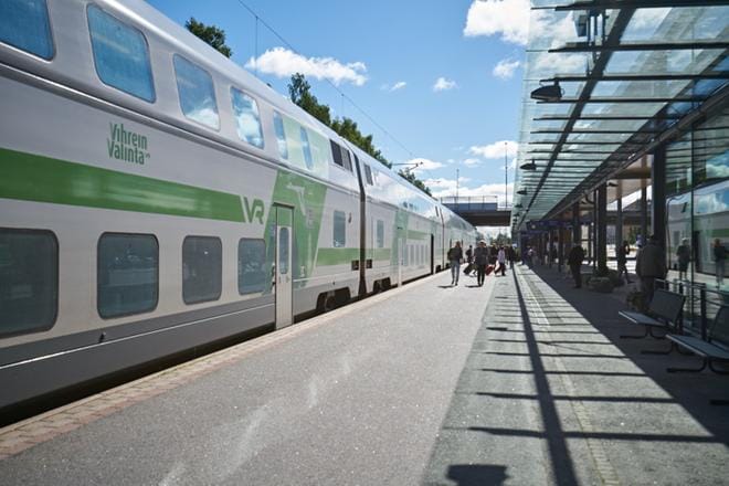 Hallitusohjelmassa luvattiin kasvattaa raideinvestointien määrää. Helsingin ja Tampereen välille odotettu tunnin juna ja muut nopeat junayhteydet näyttävät kuitenkin siirtyvän hamaan tulevaisuuteen.